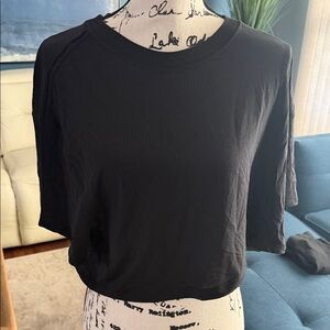 Lululemon Black Women's Cropped Short Sleeve Top